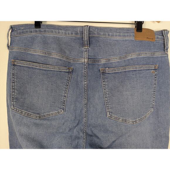 Madewell The Perfect Vintage Cropped Raw Hem Jean in Finney Wash (Altered) - Picture 5 of 7